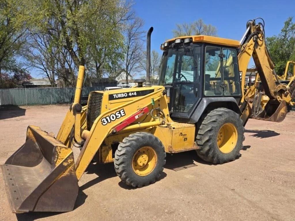 Image of John Deere 310 Primary image
