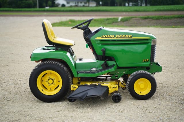 Image of John Deere 345 equipment image 3