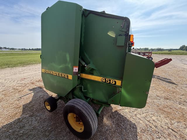 Image of John Deere 456 equipment image 1