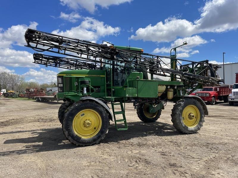 1997 John Deere 4700 Equipment Image0