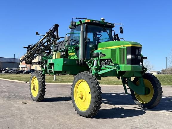 Image of John Deere 4700 equipment image 1