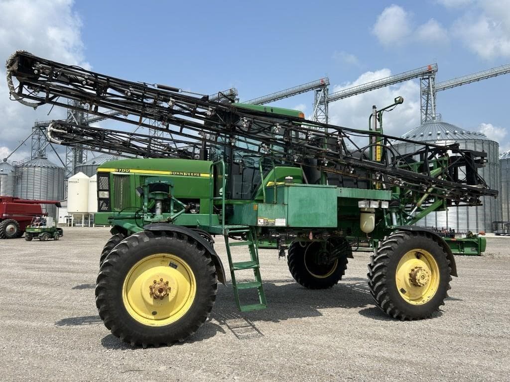 Image of John Deere 4700 Primary image