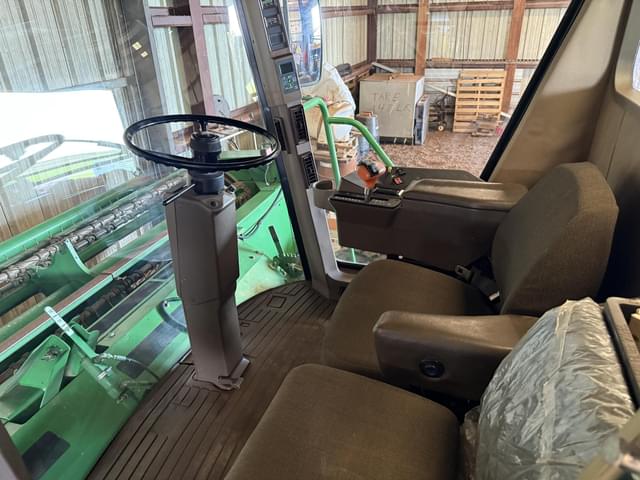 Image of John Deere 4890 equipment image 4
