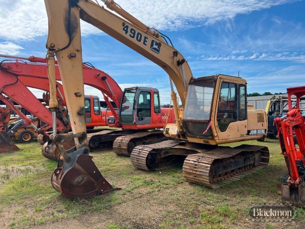 Image of John Deere 490E Primary image