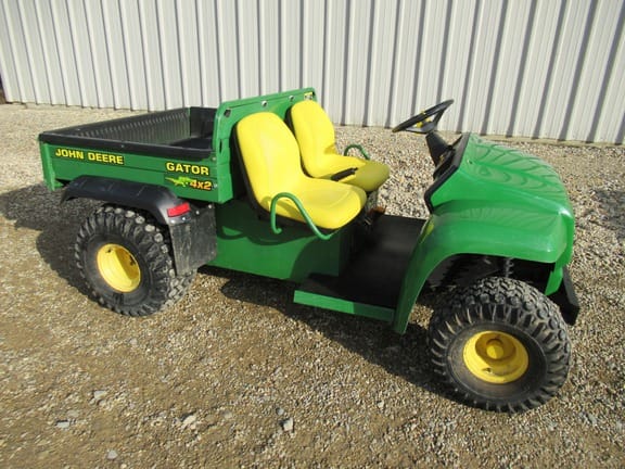 Main image John Deere Gator 4X2