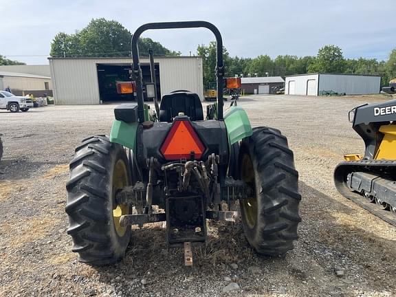 Image of John Deere 5200 equipment image 3