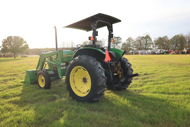 Image of John Deere 5200 equipment image 4