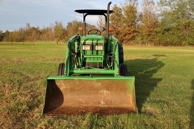 Image of John Deere 5200 equipment image 1