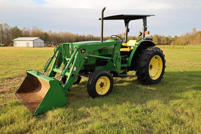 Image of John Deere 5200 equipment image 2