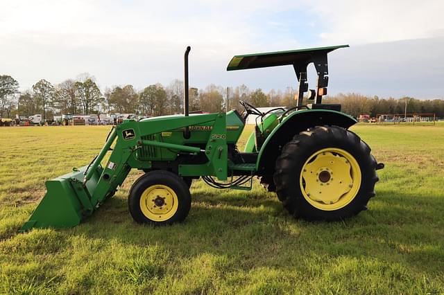 Image of John Deere 5200 equipment image 3