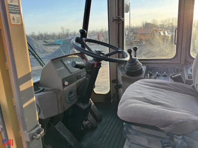 Image of John Deere 544G equipment image 4