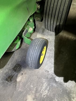 Image of John Deere 546 equipment image 4