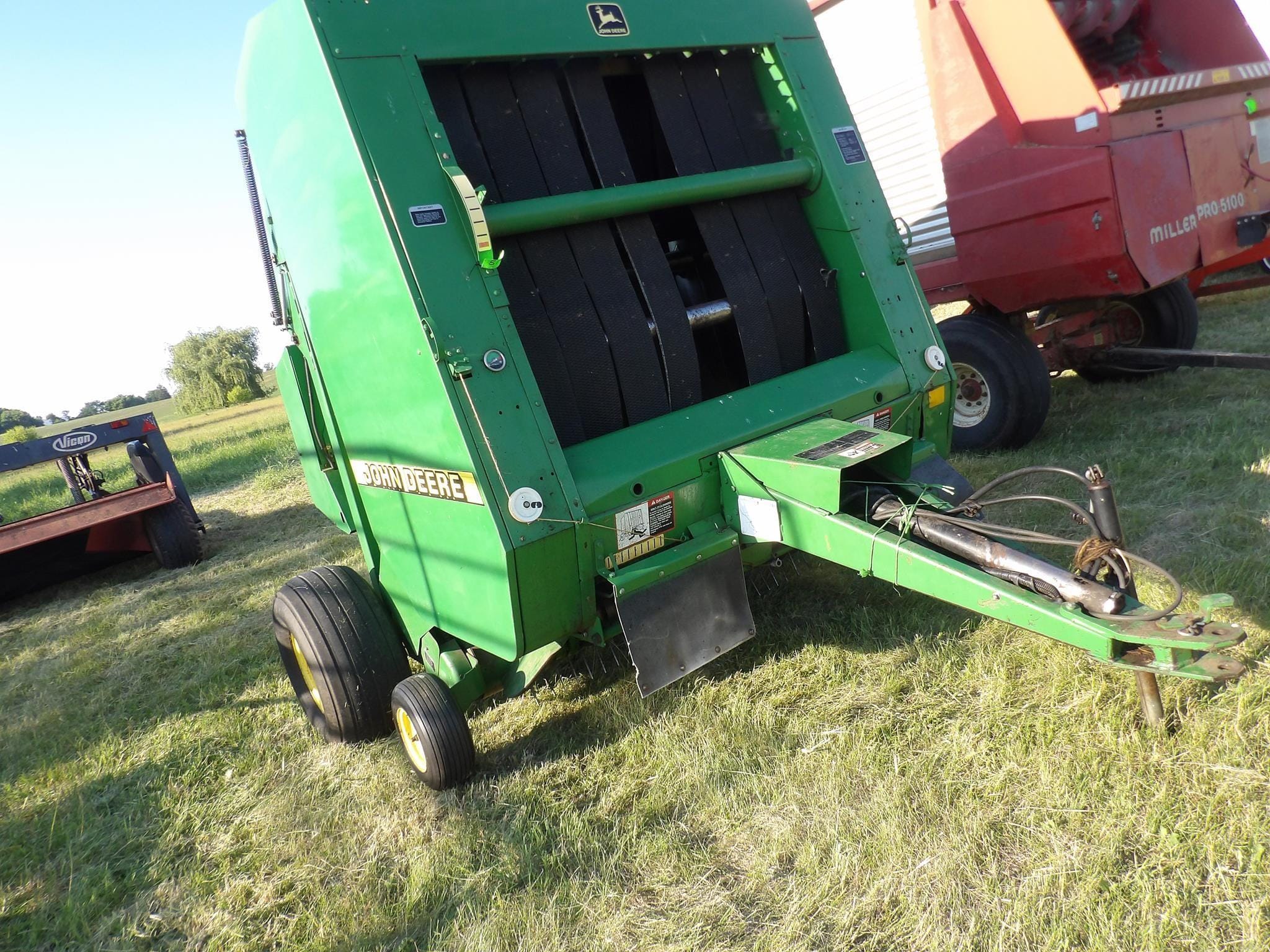 1997 John Deere 566 Equipment Image0