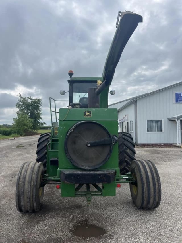 Image of John Deere 5830 equipment image 4