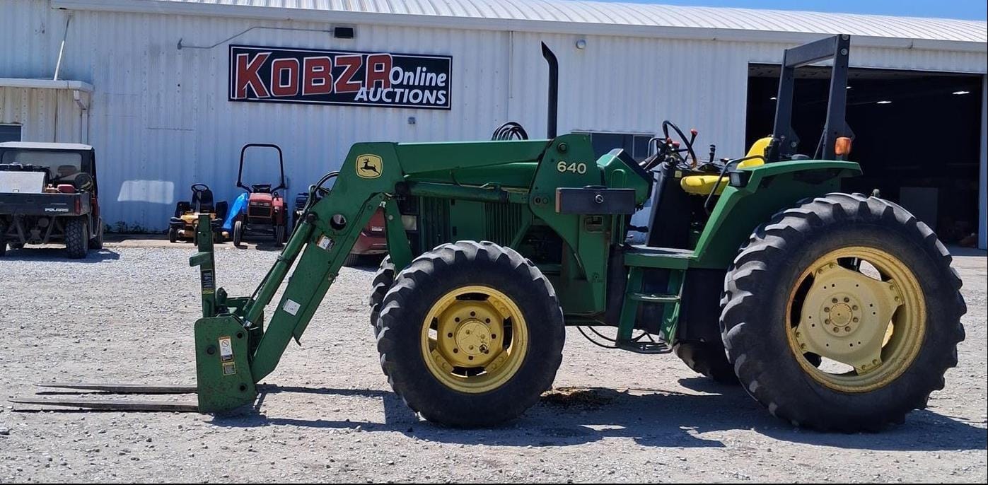 1997 John Deere 6200 Equipment Image0