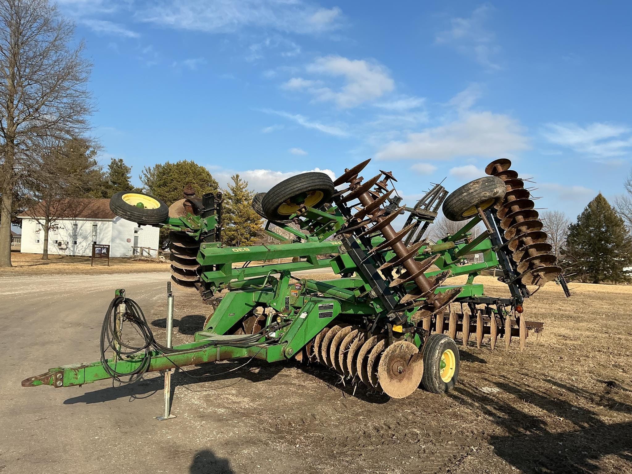 1997 John Deere 630 Equipment Image0