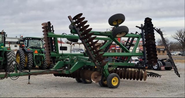 Image of John Deere 630 equipment image 1