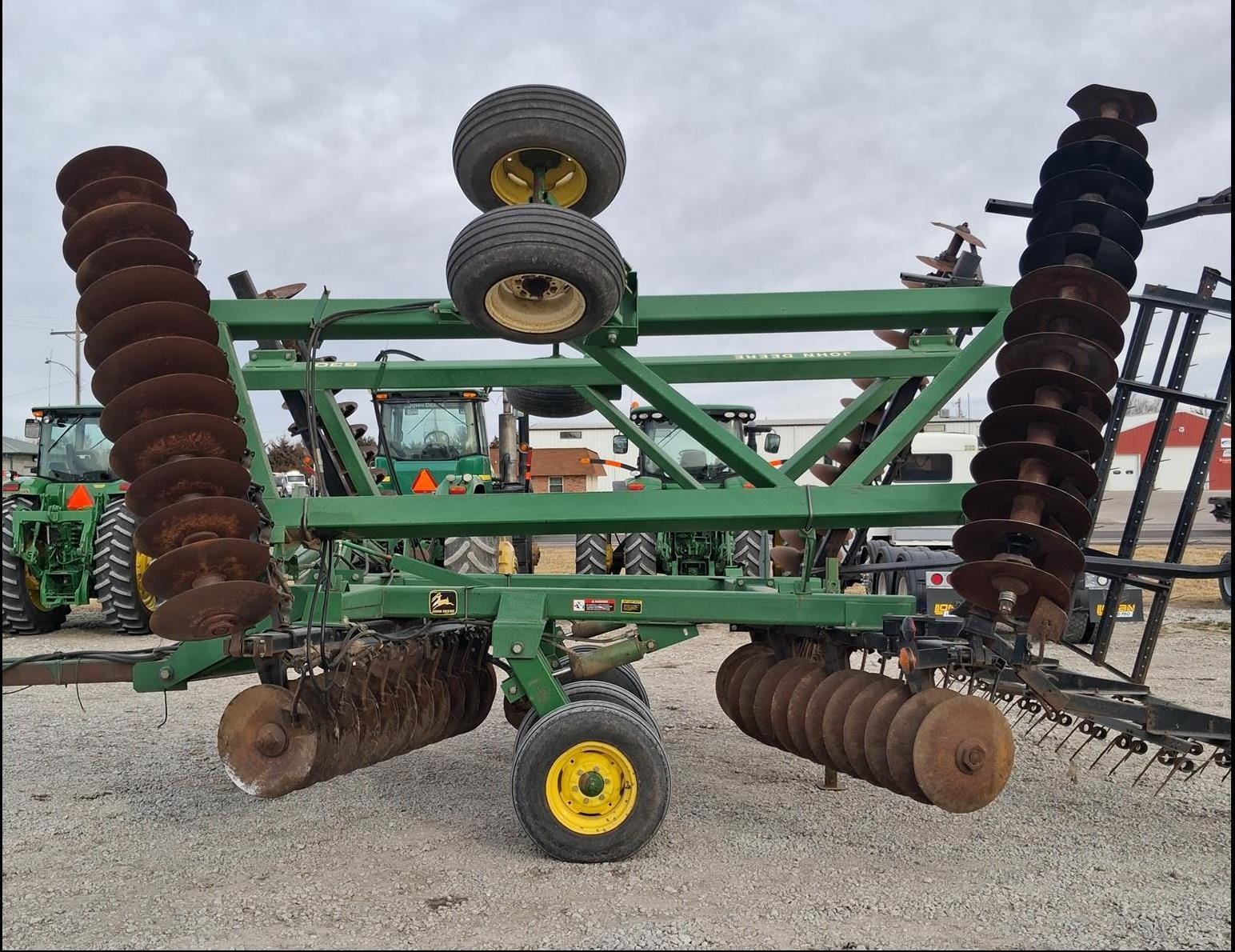 1997 John Deere 630 Equipment Image0