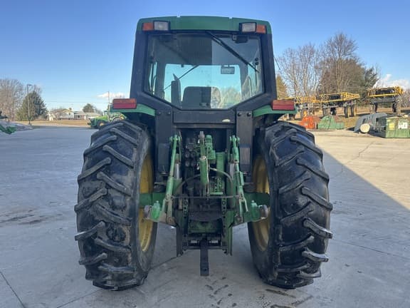 Image of John Deere 6400 equipment image 4