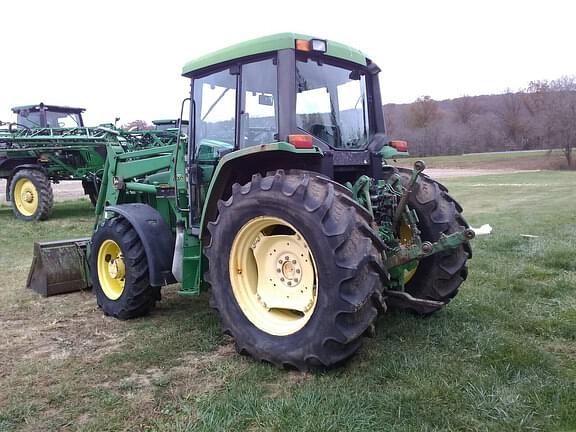 Image of John Deere 6400 equipment image 3