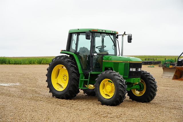 Image of John Deere 6400 equipment image 2