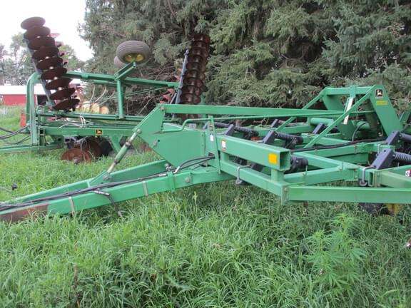 Image of John Deere 680 equipment image 1
