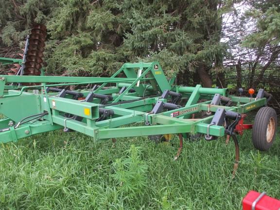 Image of John Deere 680 equipment image 3