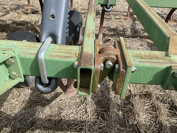 Image of John Deere 680 equipment image 4