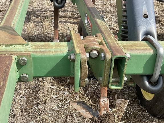 Image of John Deere 680 equipment image 1