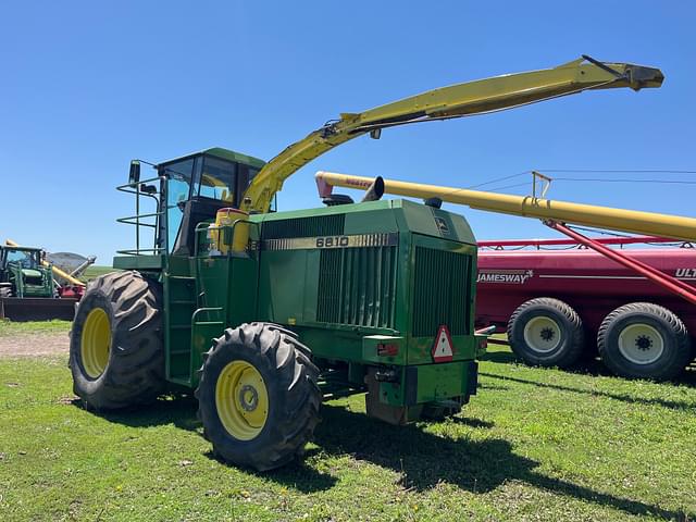 Image of John Deere 6810 equipment image 1