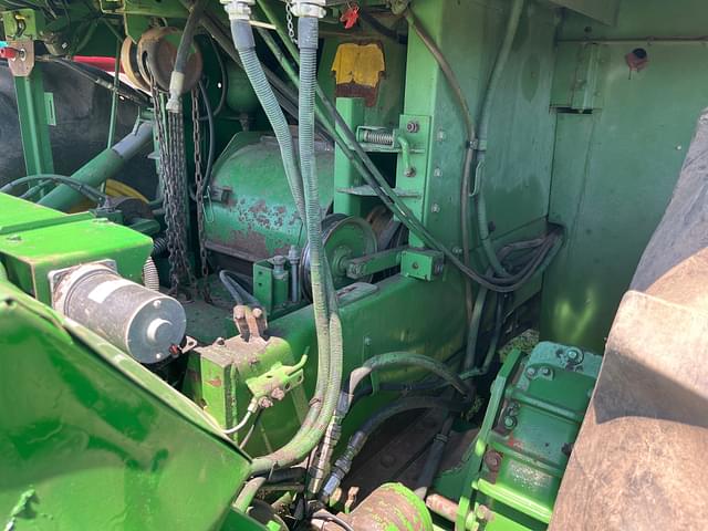 Image of John Deere 6810 equipment image 4