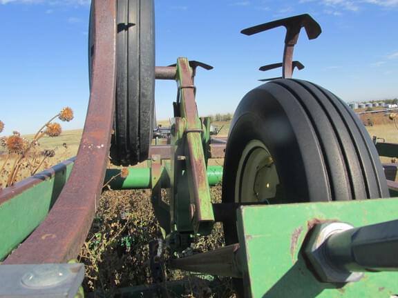 Image of John Deere 685 equipment image 3