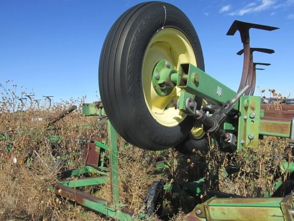 Image of John Deere 685 equipment image 4