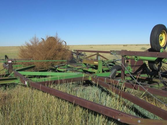 Image of John Deere 685 Primary image