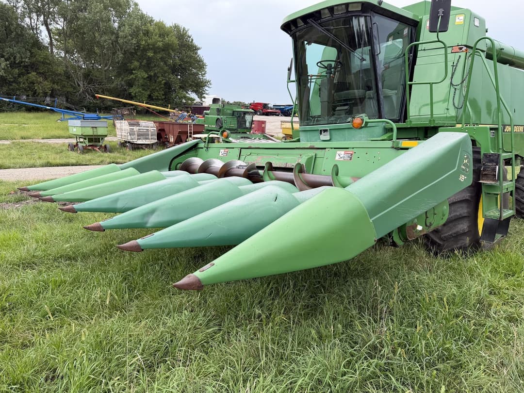 Image of John Deere 693 Primary image