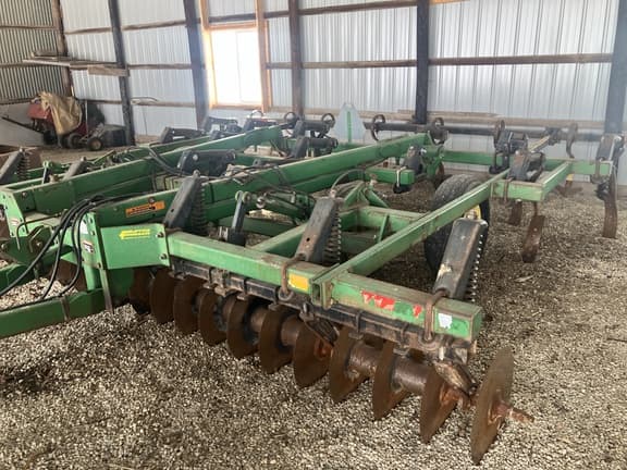 Image of John Deere 714 equipment image 2