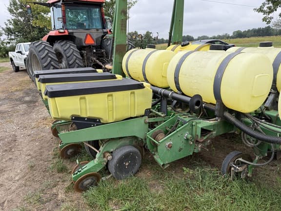 Image of John Deere 7200 equipment image 3
