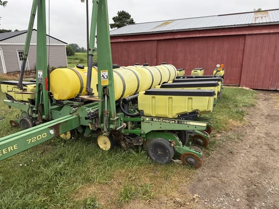 1997 John Deere 7200 Equipment Image0