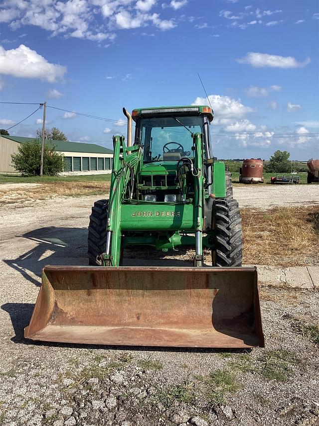 Image of John Deere 7210 equipment image 2