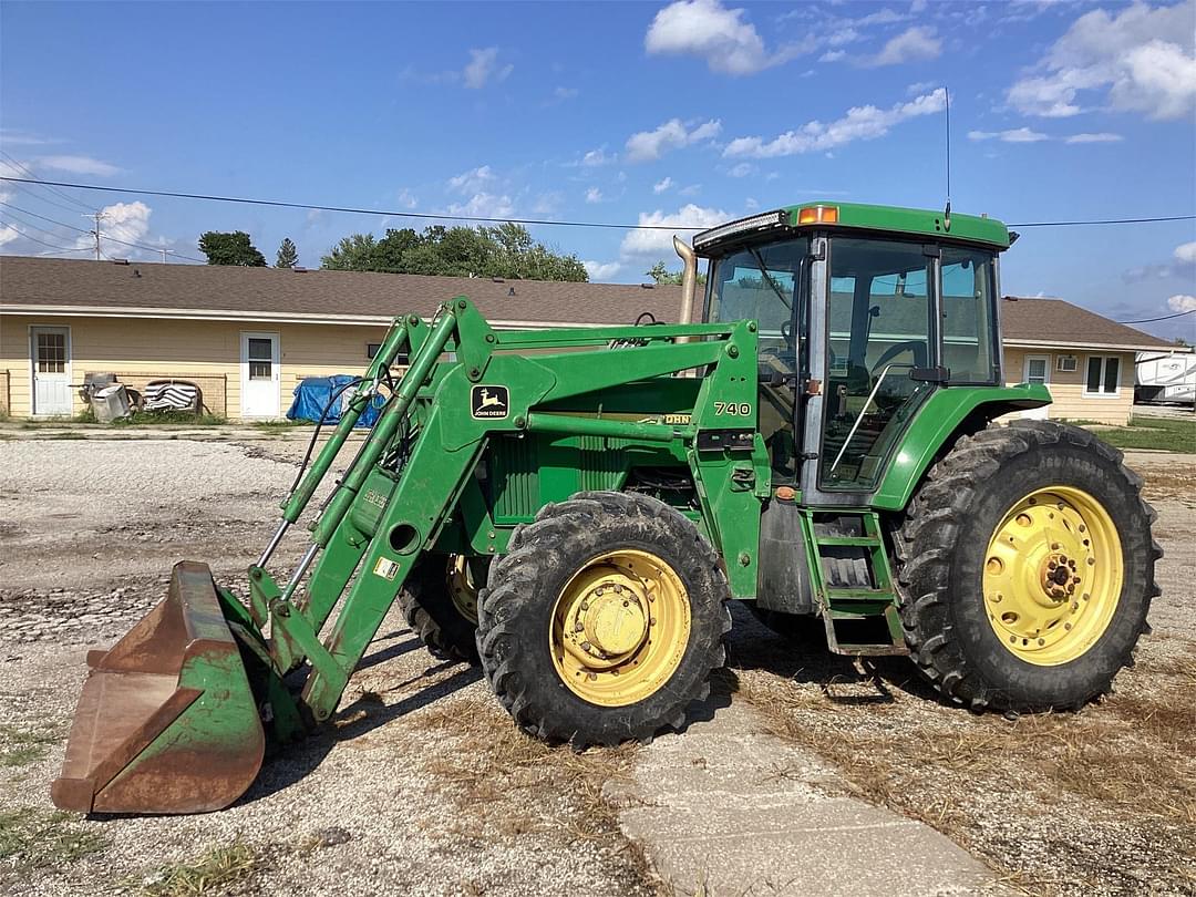 Image of John Deere 7210 Primary image