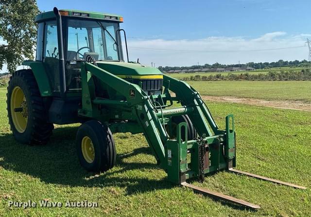 Image of John Deere 7210 equipment image 2