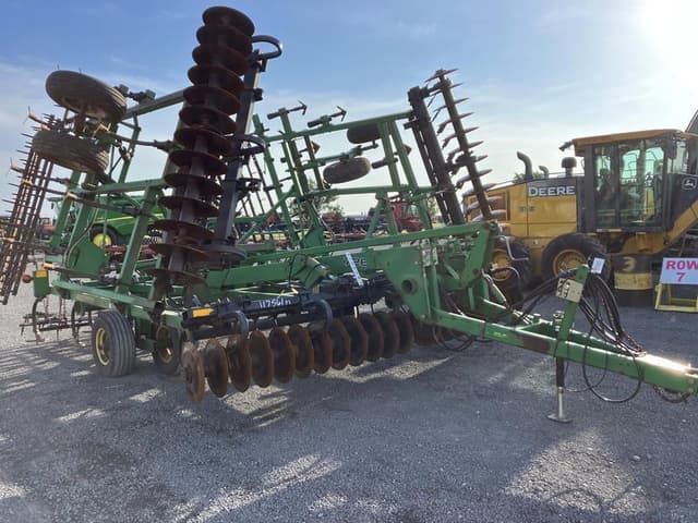 Image of John Deere 726 equipment image 1