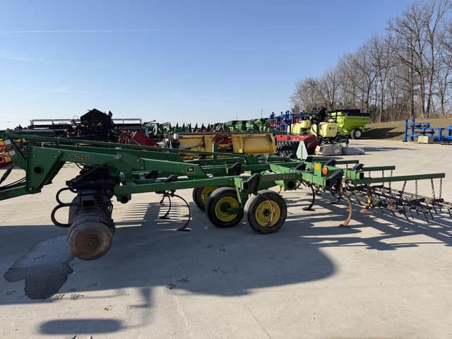 Image of John Deere 726 equipment image 3