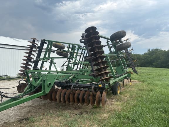 Image of John Deere 726 Primary image