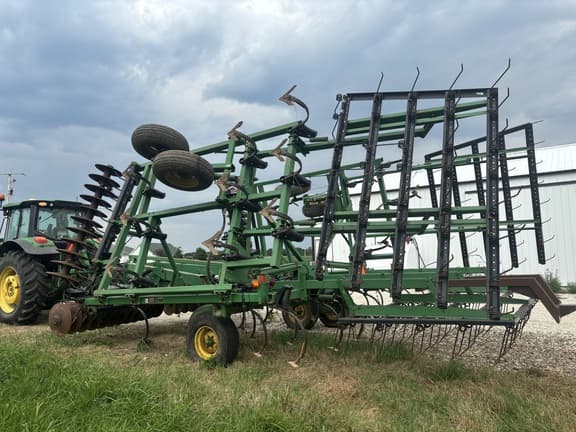 Image of John Deere 726 equipment image 2