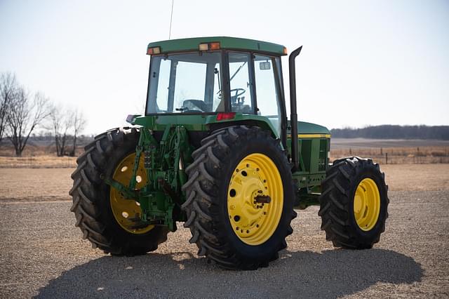 Image of John Deere 7410 equipment image 4