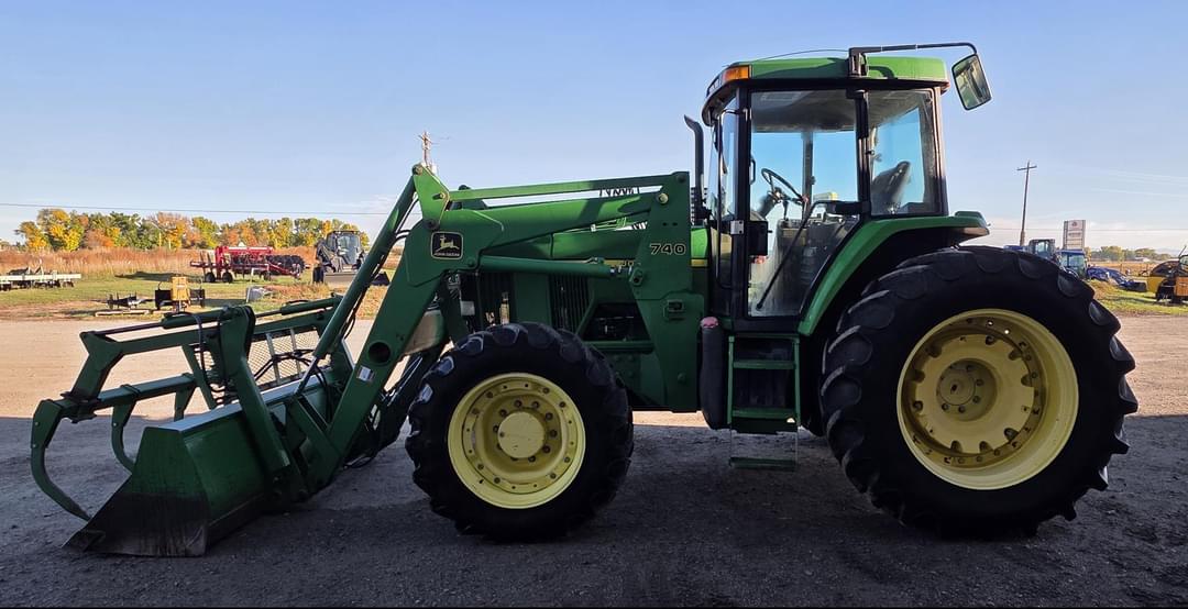 Image of John Deere 7410 Primary image