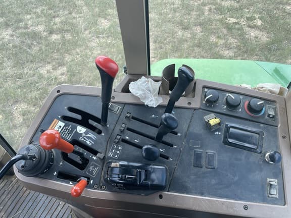 Image of John Deere 7410 equipment image 4
