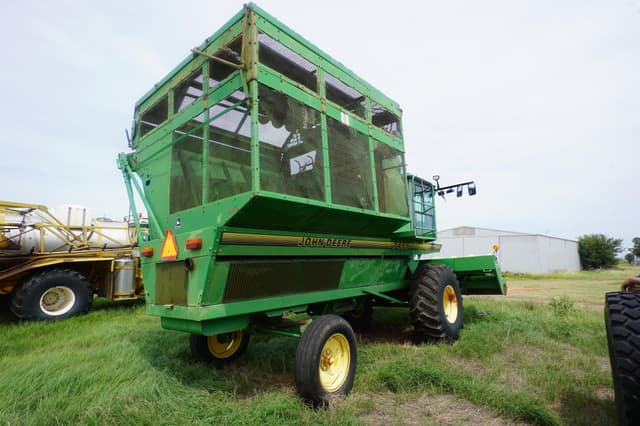 Image of John Deere 7455 equipment image 4