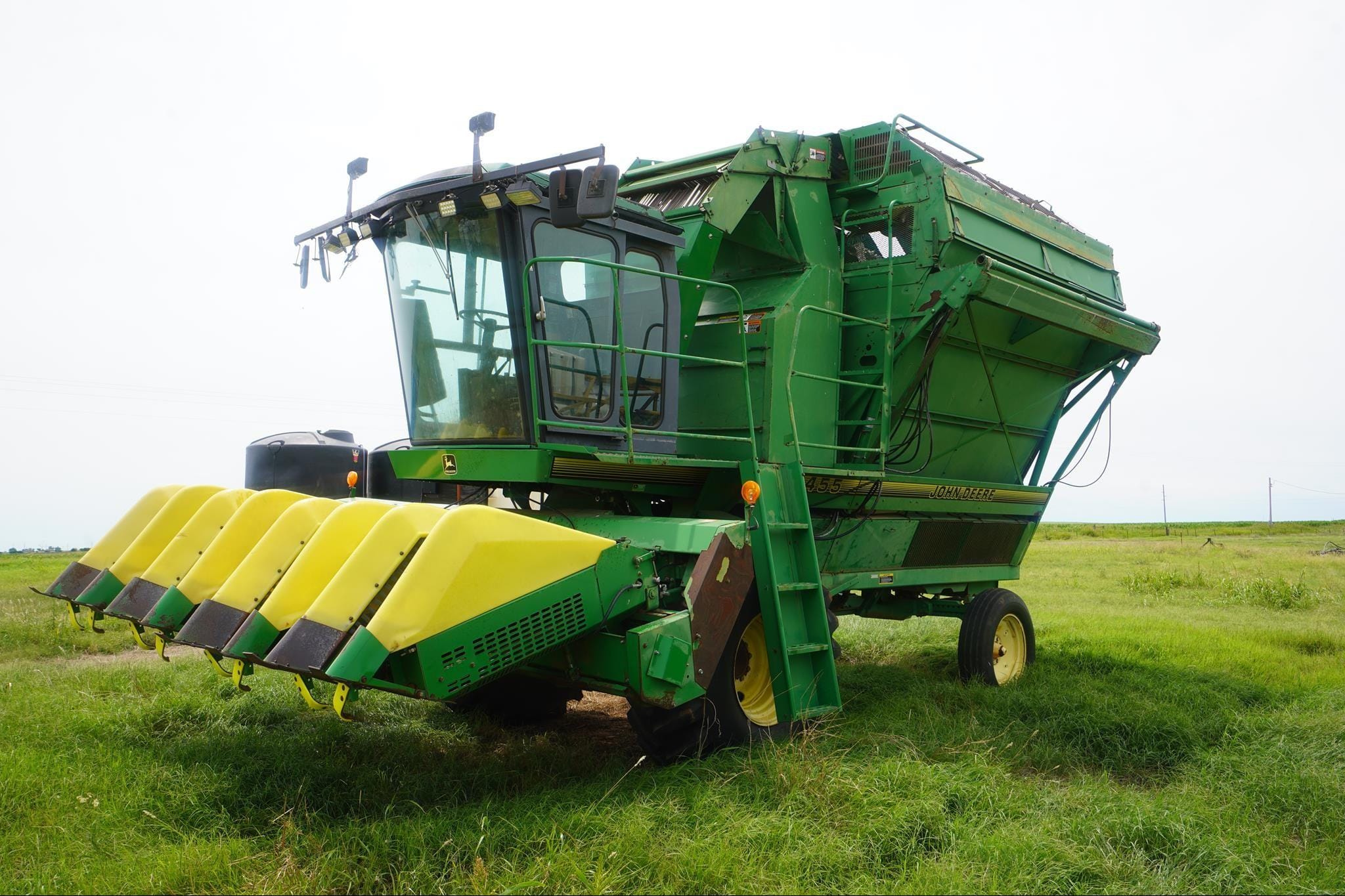 1997 John Deere 7455 Equipment Image0